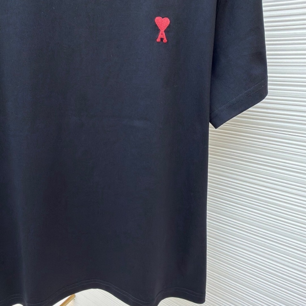 Ami Logo Embroidery Short-sleeve T-shirt - Picture 4 of 9